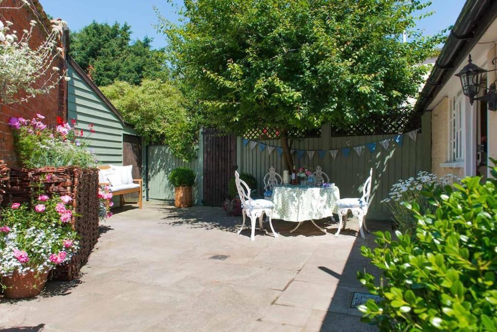 Wren Cottage, A Very Cosy Historic Coastal Cottage In A Pretty Little Village Wickham Market Exterior photo