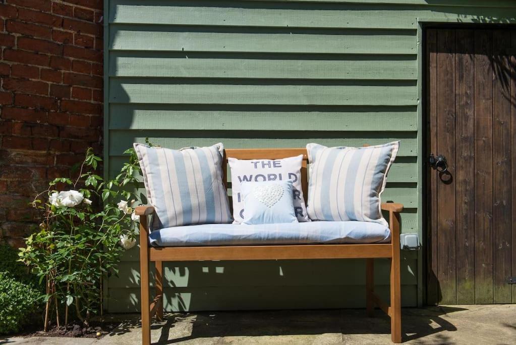Wren Cottage, A Very Cosy Historic Coastal Cottage In A Pretty Little Village Wickham Market Exterior photo